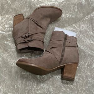 Tan zip up ankle boots